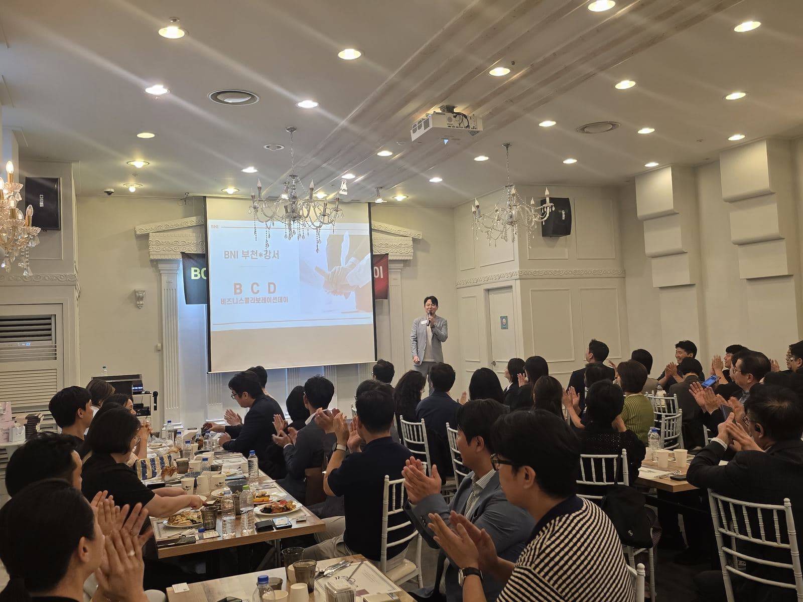 49명 모이는데 명함 100장을 챙겨 오라는 이유