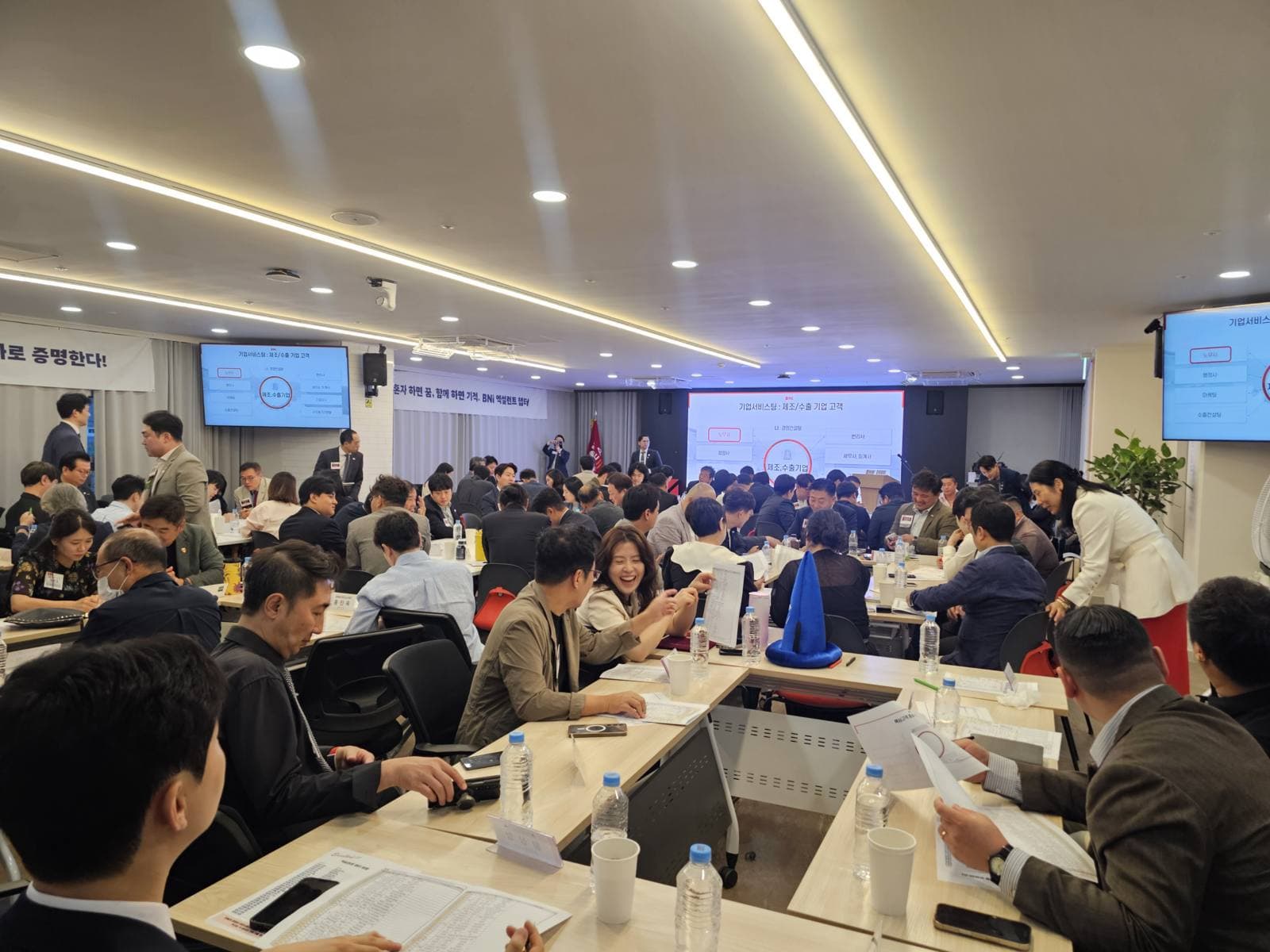 BNI 교육 세션에 참여한 멤버들